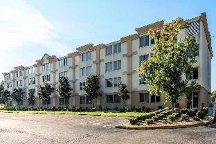 Ramada by Wyndham Birmingham Airport hotel detail image 2