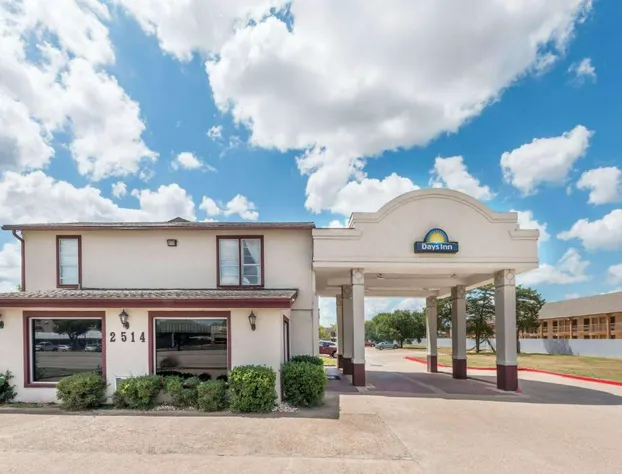 Days Inn by Wyndham Bryan College Station hotel detail image 1