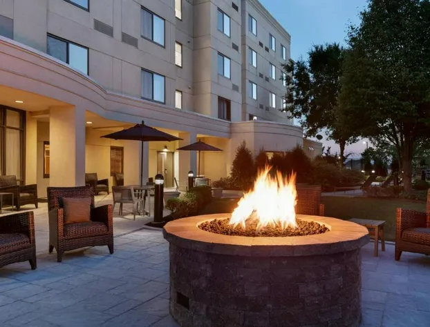 Courtyard by Marriott Lancaster hotel detail image 2