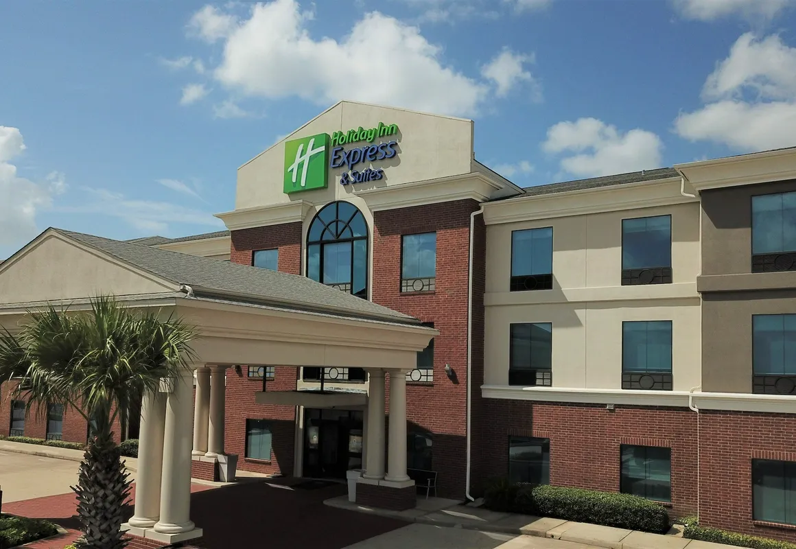 Holiday Inn Express & Suites Hearne by IHG hotel hero