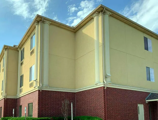 Comfort Suites Texas Ave. hotel detail image 1