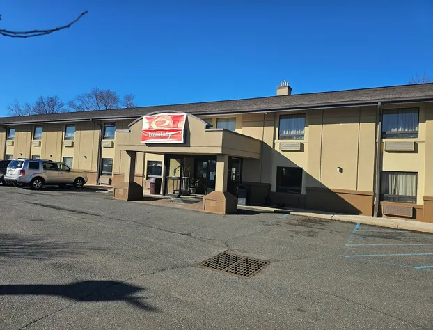 Econo Lodge Woodbridge hotel detail image 1