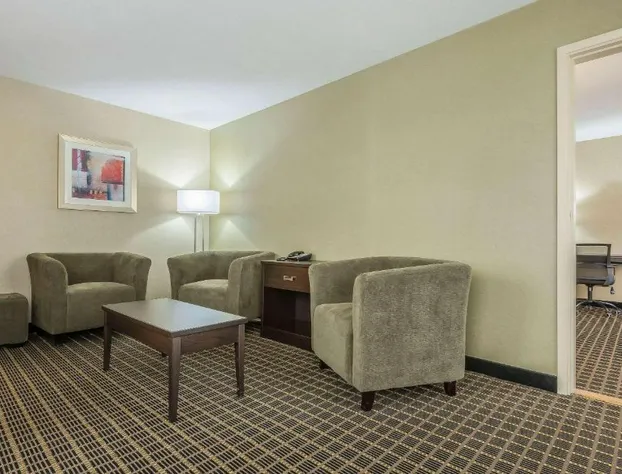 Quality Inn & Suites Downtown Windsor hotel detail image 2