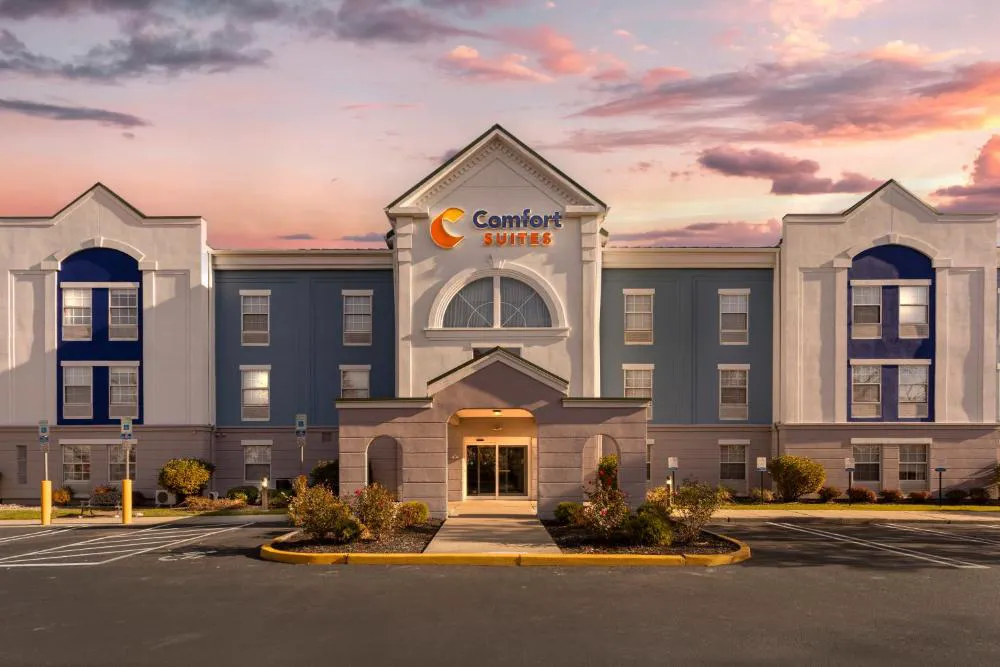 Comfort Suites East Brunswick - South River hotel hero