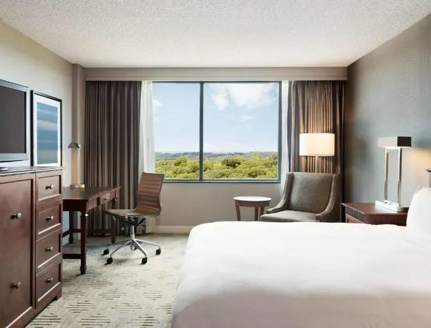 Hilton East Brunswick Hotel & Executive Meeting Center hotel detail image 3