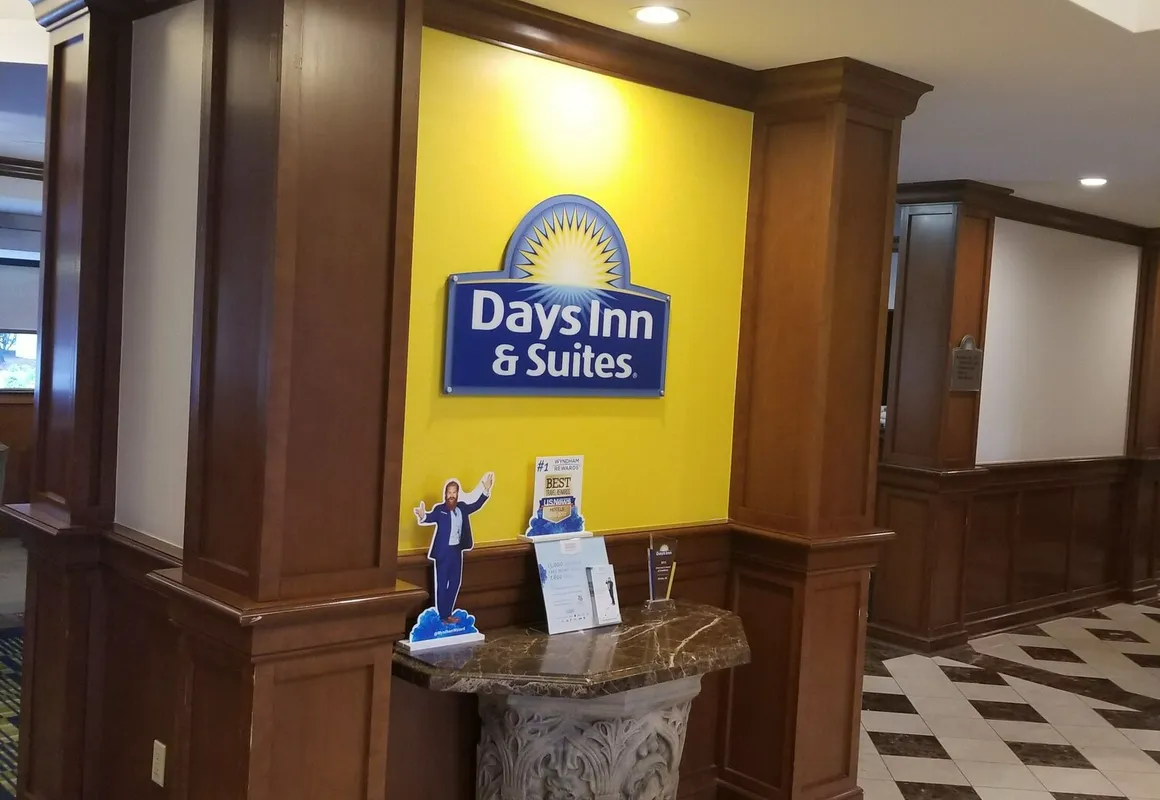 Days Inn & Suites by Wyndham Omaha NE hotel hero