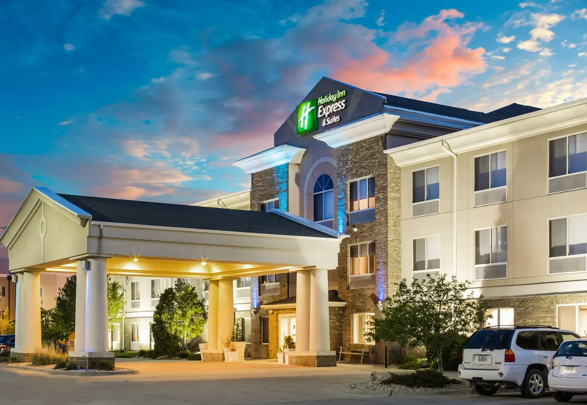 Holiday Inn Express & Suites Bellevue by IHG hotel hero