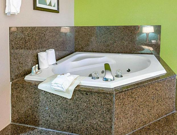 Quality Suites hotel detail image 2