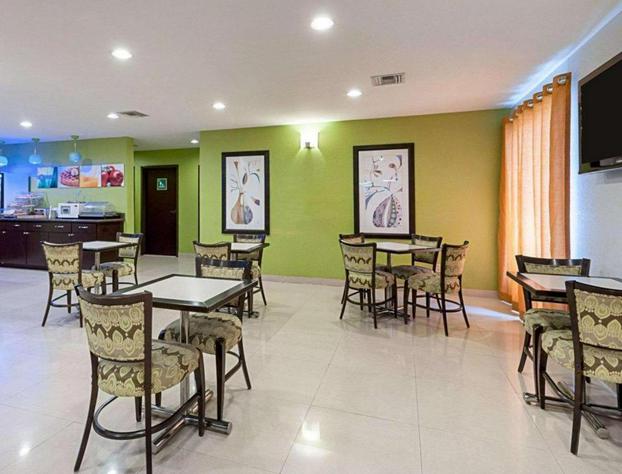 Quality Suites hotel detail image 4