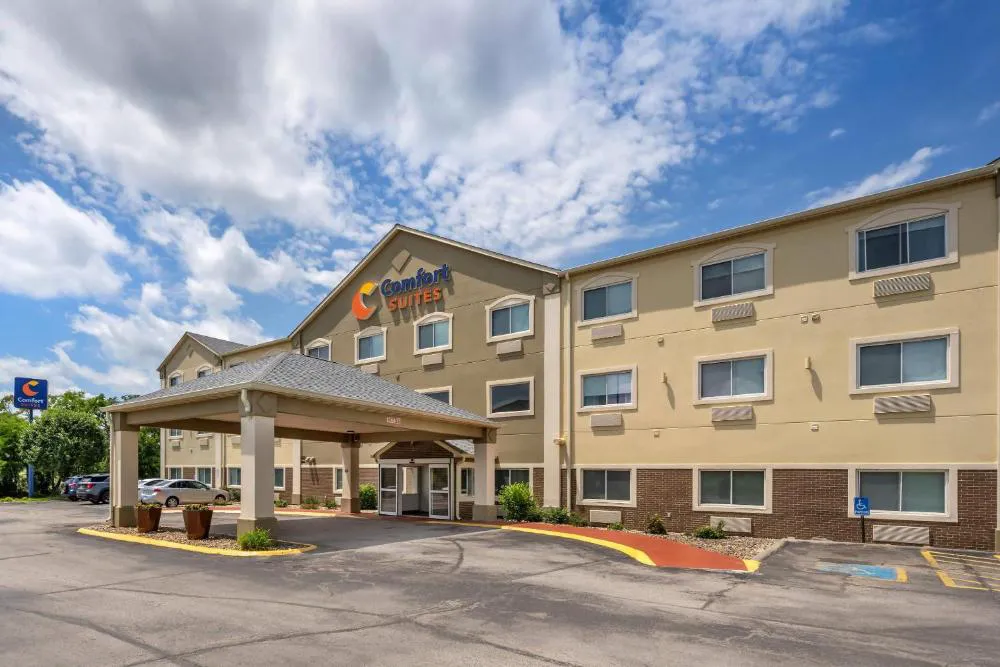 Comfort Suites Omaha Northwest hotel hero