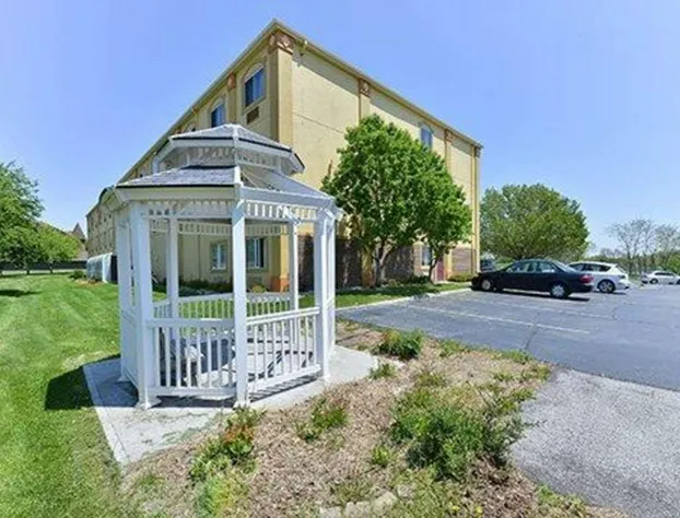 Comfort Suites Omaha Northwest hotel detail image 4