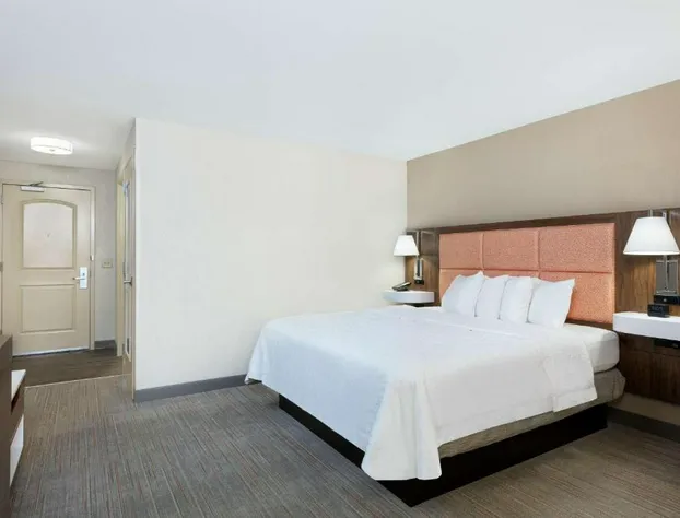 Hampton Inn Omaha West-Lakeside hotel detail image 2