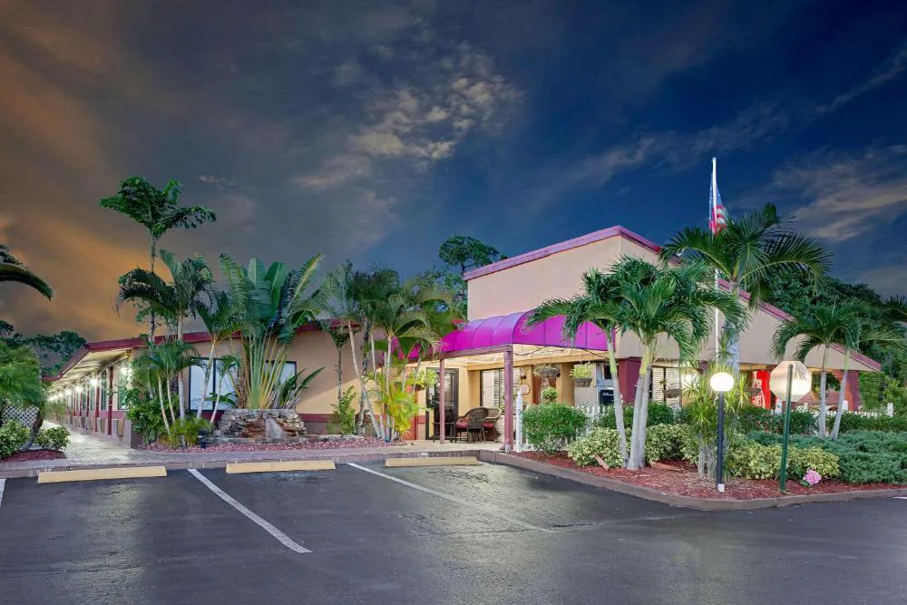 Knights Inn Port Charlotte hotel hero