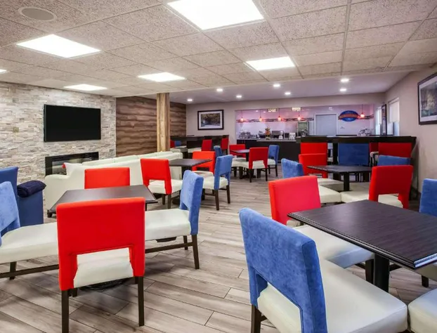 Baymont by Wyndham Traverse City hotel detail image 3