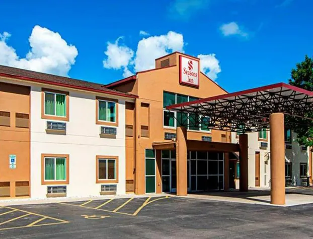 Seasons Inn Traverse City hotel detail image 1