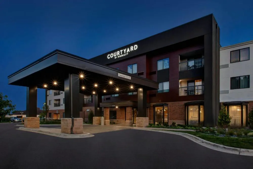 Courtyard by Marriott Traverse City hotel hero