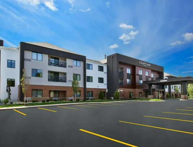 Courtyard by Marriott Traverse City hotel detail image 1