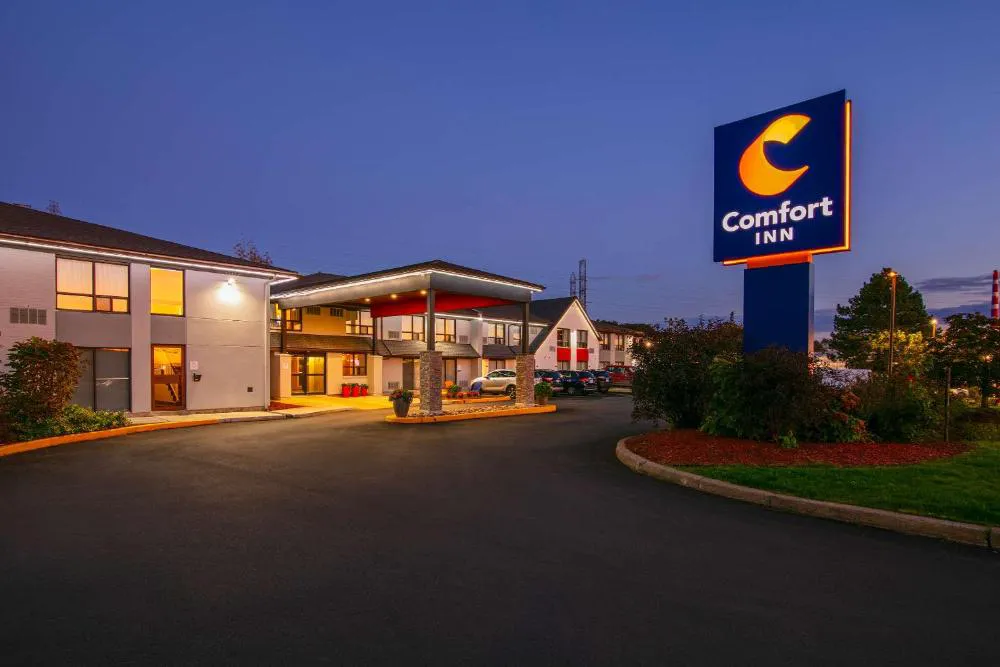 Comfort Inn Dartmouth hotel hero