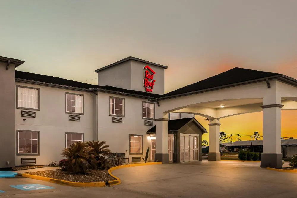 Red Roof Inn & Suites Lake Charles hotel hero