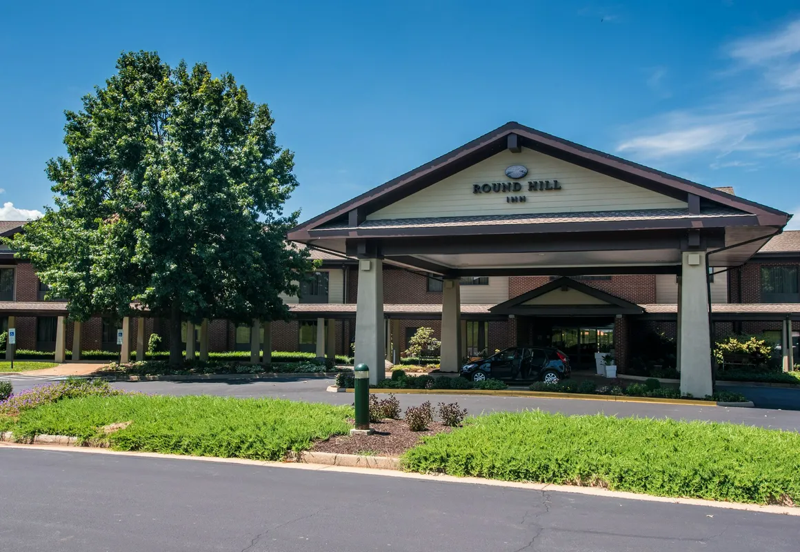 Round Hill Inn hotel hero