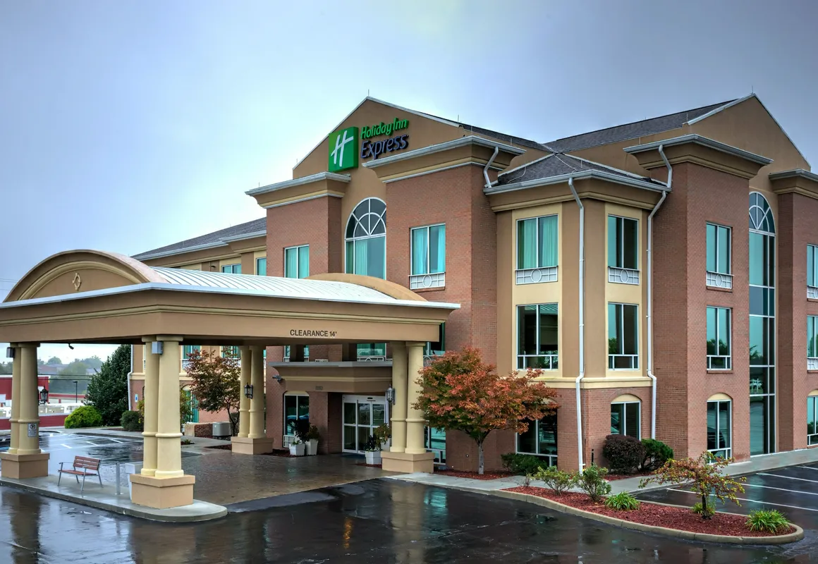 Holiday Inn Express & Suites Richmond by IHG hotel hero