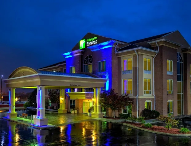 Holiday Inn Express & Suites Richmond by IHG hotel detail image 1