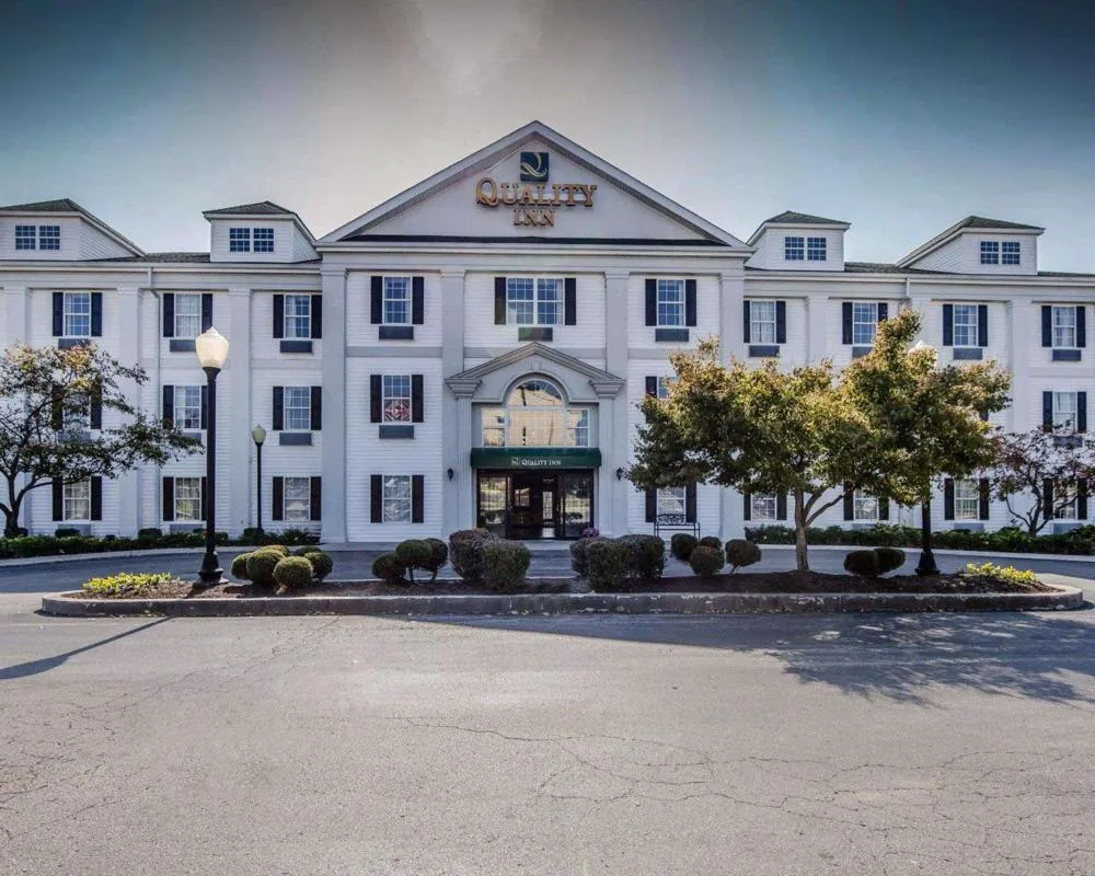 Quality Inn Richmond hotel hero