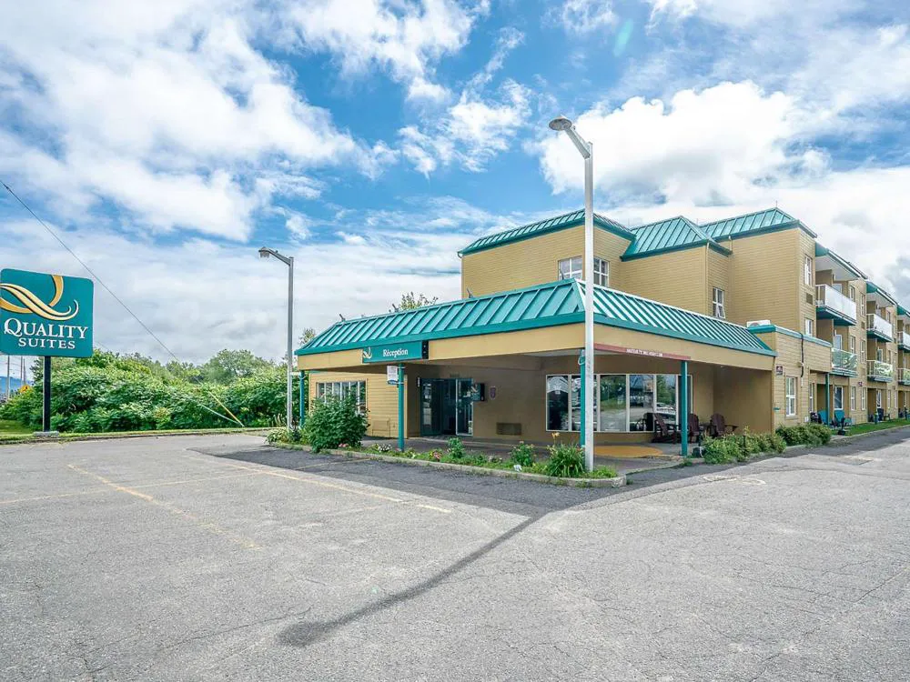 Quality Suites hotel hero