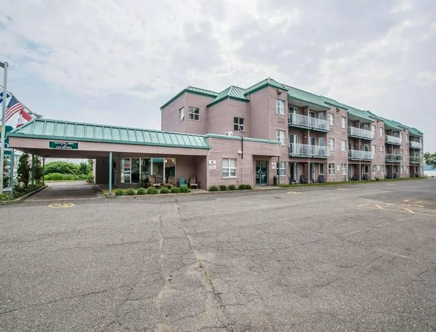 Quality Suites hotel detail image 1