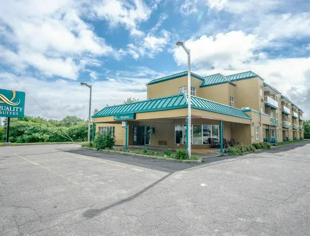 Quality Suites hotel detail image 2