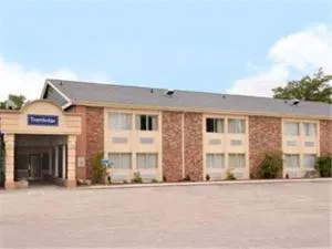 Super 8 by Wyndham Des Moines hotel detail image 1