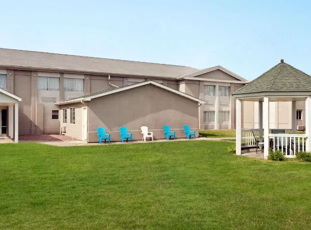 Super 8 by Wyndham Des Moines hotel detail image 2