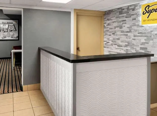 Super 8 by Wyndham Des Moines hotel detail image 4