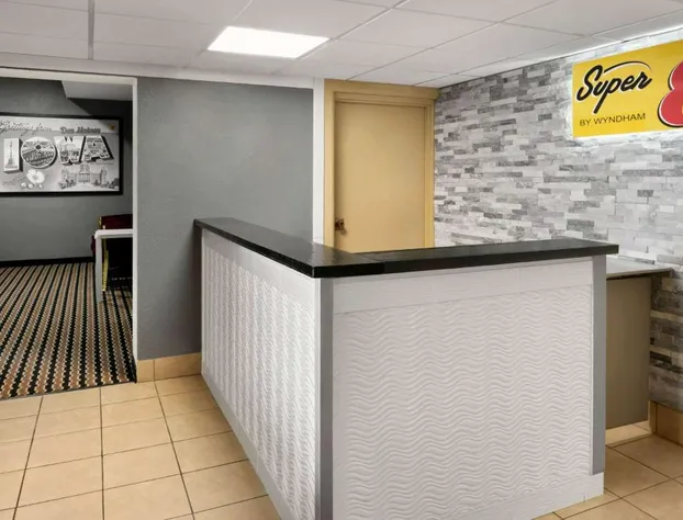 Super 8 by Wyndham Des Moines hotel detail image 1