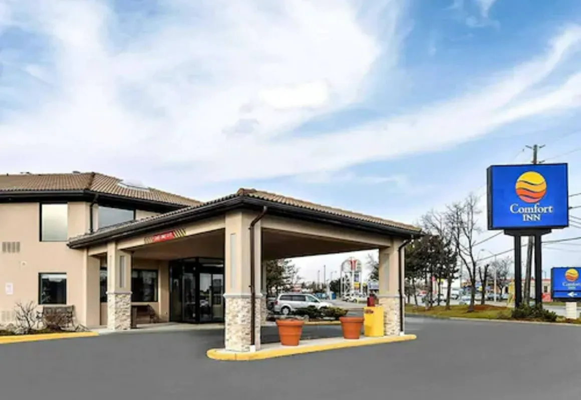 Comfort Inn Brampton hotel hero
