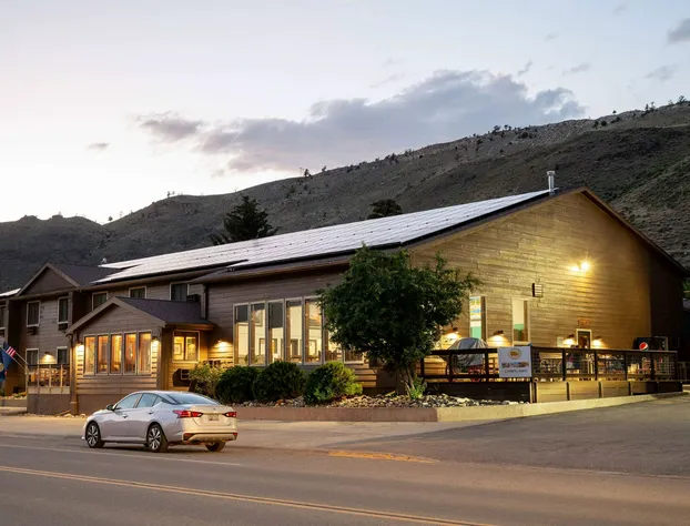 Super 8 by Wyndham Gardiner/Yellowstone Park Area hotel detail image 1