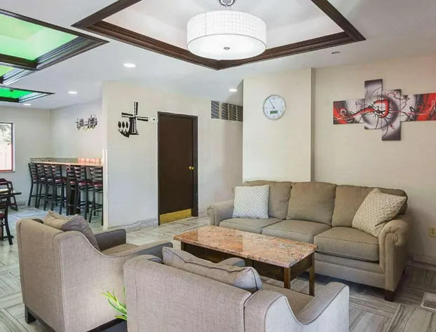 Quality Inn & Suites Holland hotel detail image 4