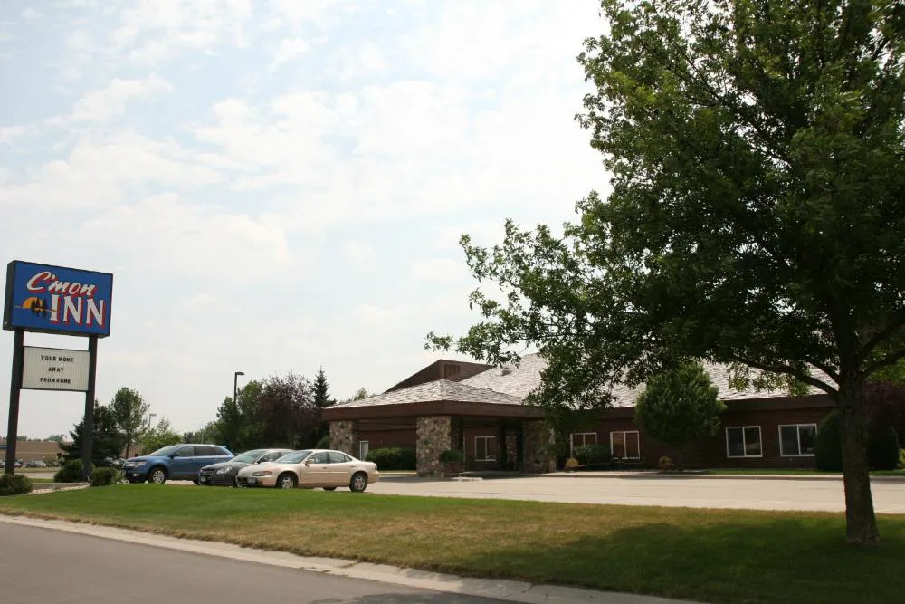 C'mon Inn Thief River Falls hotel hero