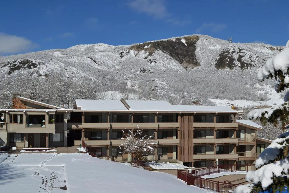 Pokolodi Lodge hotel hero