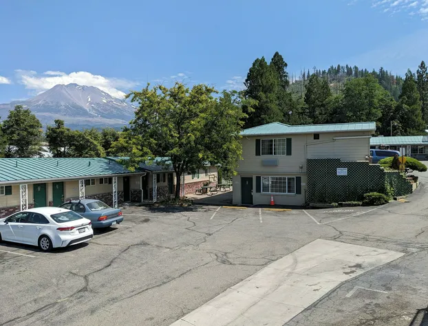Hi-Lo Motel, Cafe and RV Park Mount Shasta Area hotel detail image 3