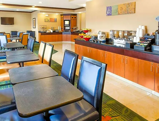 Fairfield Inn & Suites Fargo hotel detail image 4