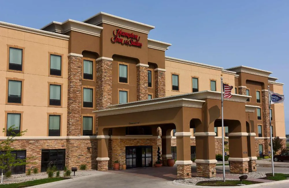 Hampton Inn & Suites by Hilton Fargo Medical Center hotel hero