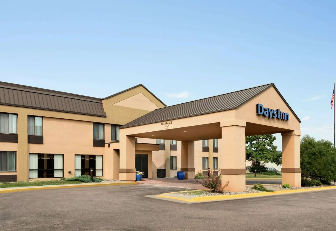Days Inn by Wyndham Fargo/West Acres hotel hero