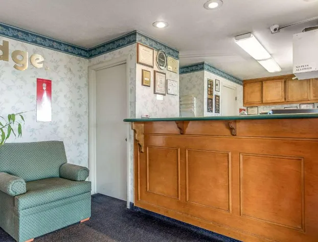 Econo Lodge Castro Valley I-580 hotel detail image 4