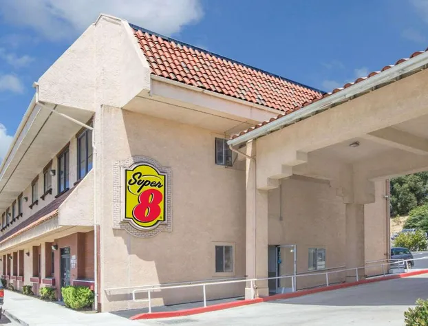 Super 8 by Wyndham Hayward Downtown hotel detail image 2