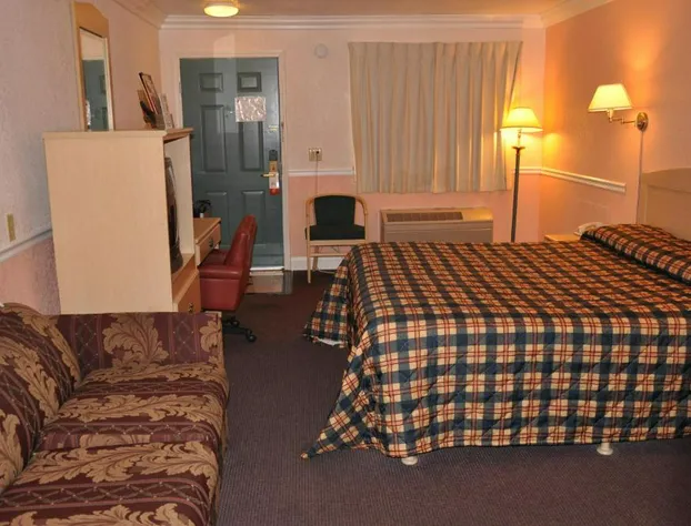 Super 8 by Wyndham Hayward Downtown hotel detail image 4