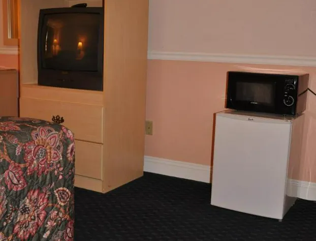 Super 8 by Wyndham Hayward Downtown hotel detail image 4