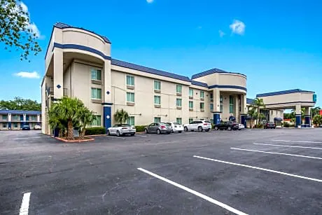 Clarion Inn & Suites Central Clearwater Beach hotel hero