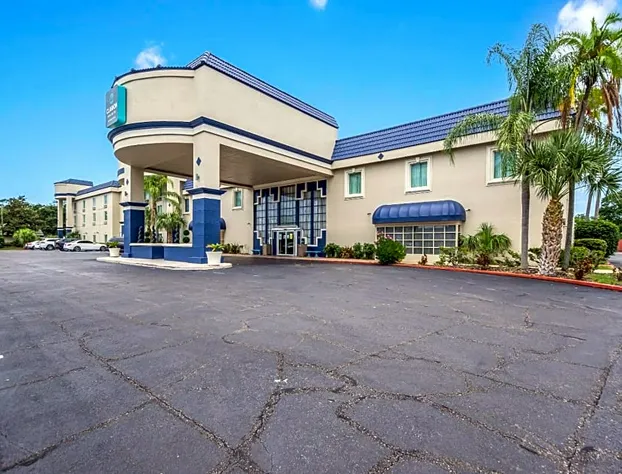 Clarion Inn & Suites Central Clearwater Beach hotel detail image 3