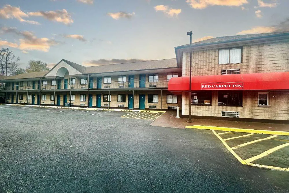 Red Carpet Inn Norwalk hotel hero
